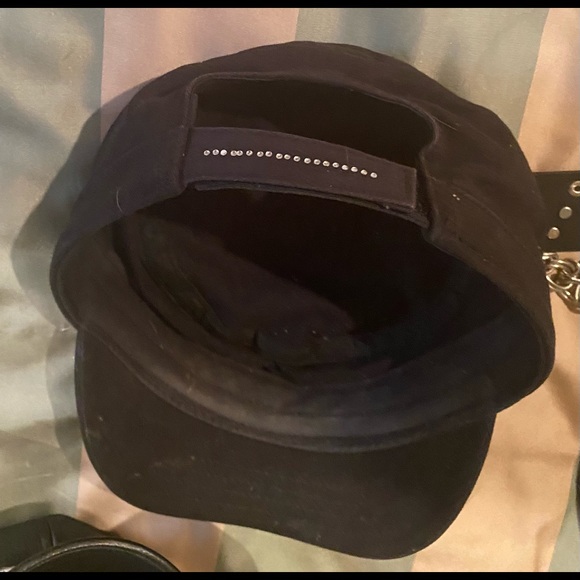 A lot of 3 HD hats and boot strap. Hardly worn. Bling. Harley Davidson - Picture 6 of 7
